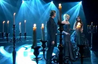 Grandes candelabros de plata en Television